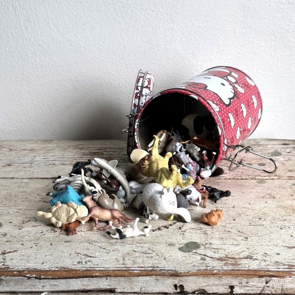 Vintage Sanrio Hello Kitty Red Polka Dot Latch Tin Animal Figure Lot LM